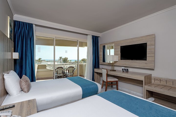 Room 32 of 204