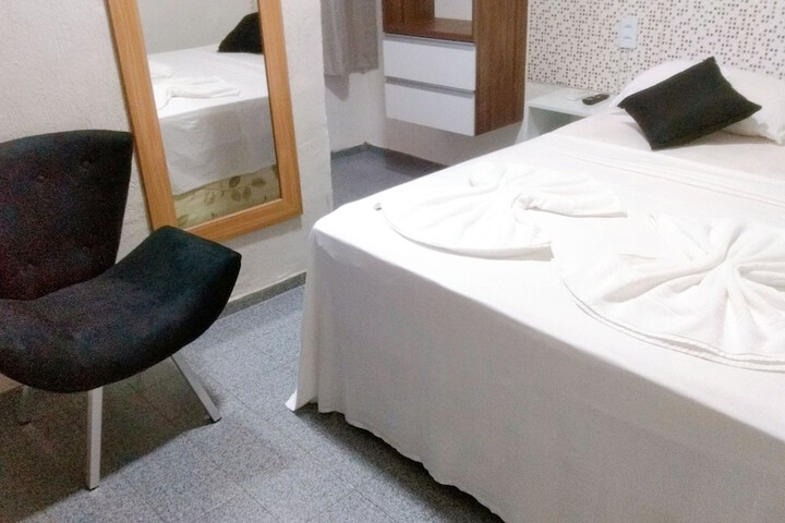 Room 33 of 46