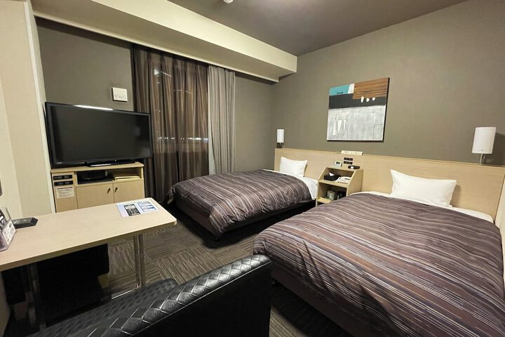 Room 7 of 37