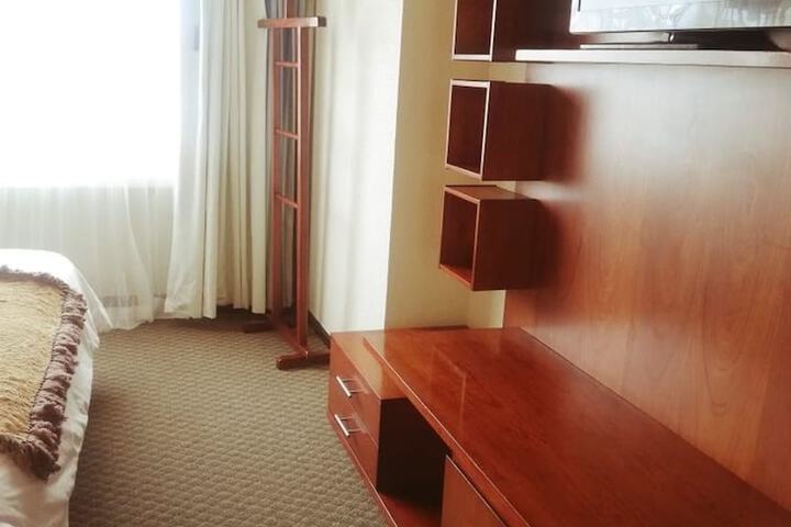 Room 6 of 16