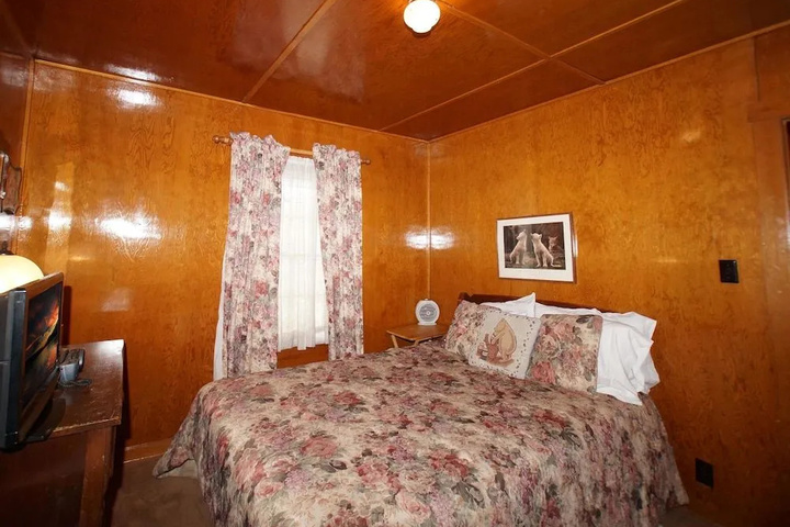 Room 2 of 16