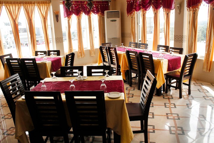 Dining 36 of 41