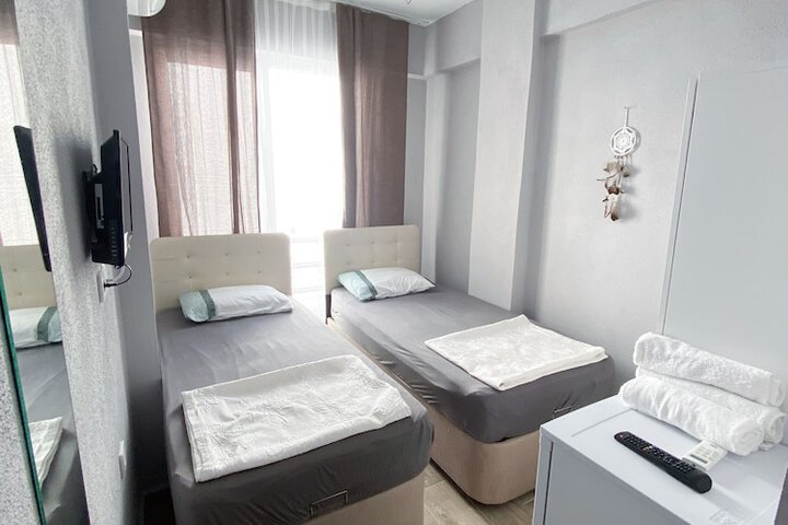 Room 9 of 25