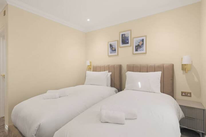 Room 34 of 103