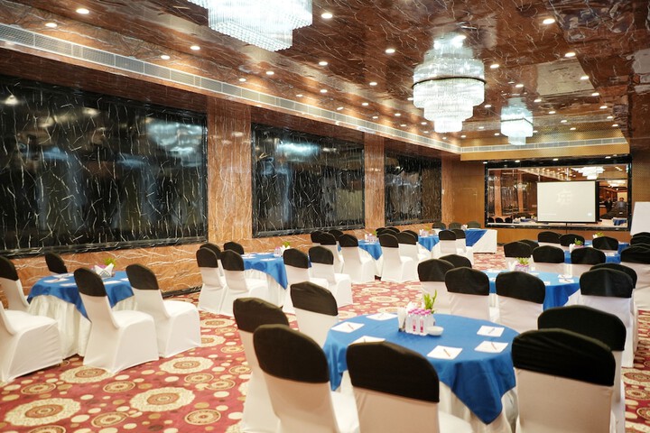 Ballroom/Hall 46 of 68