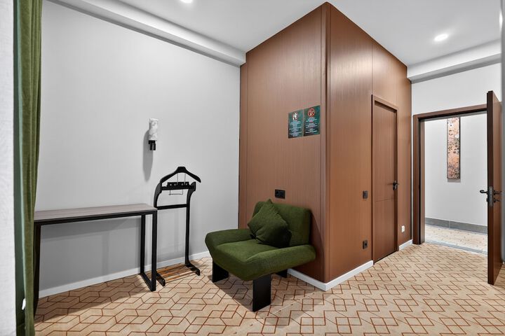 Room 16 of 31