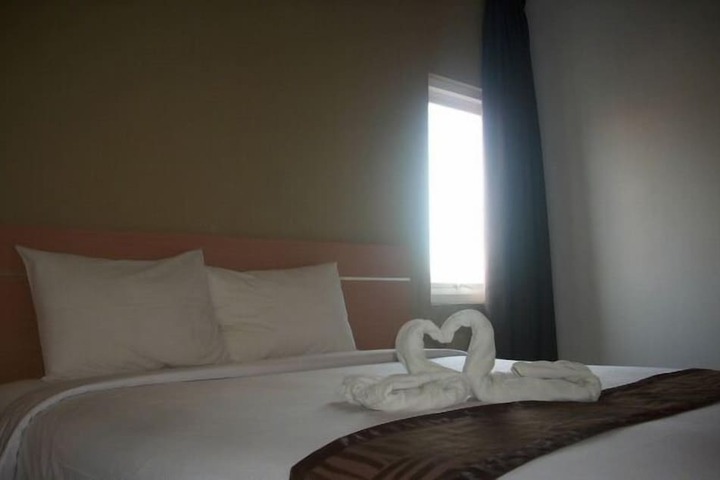 Room 6 of 38