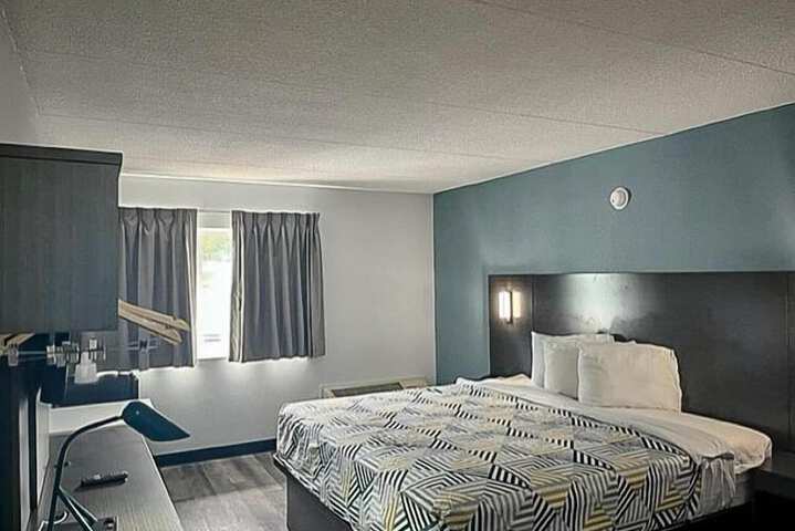 Room 40 of 61
