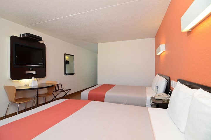 Room 14 of 28