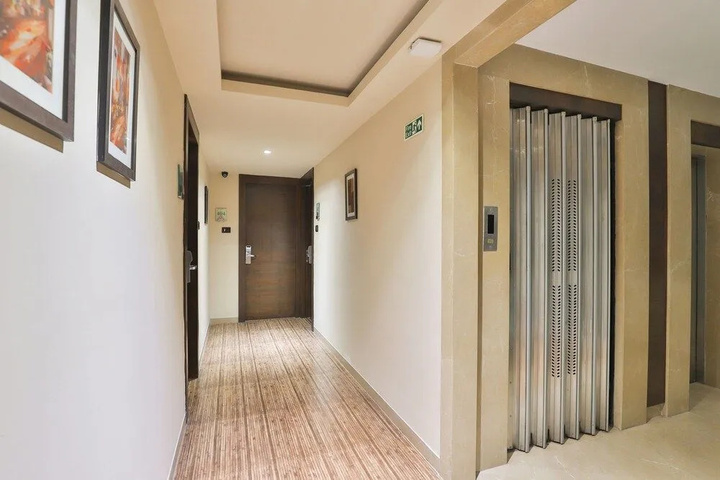 Room 8 of 8