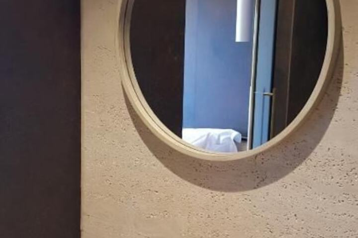 Room 5 of 16