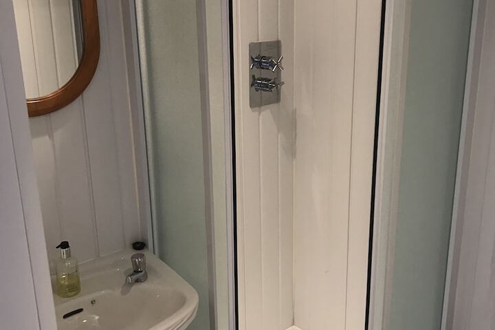 Room 25 of 38
