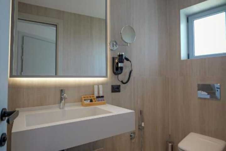 Room 126 of 171