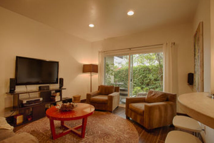 Image of VE Venice 4B 2 Br apts by RedAwning
