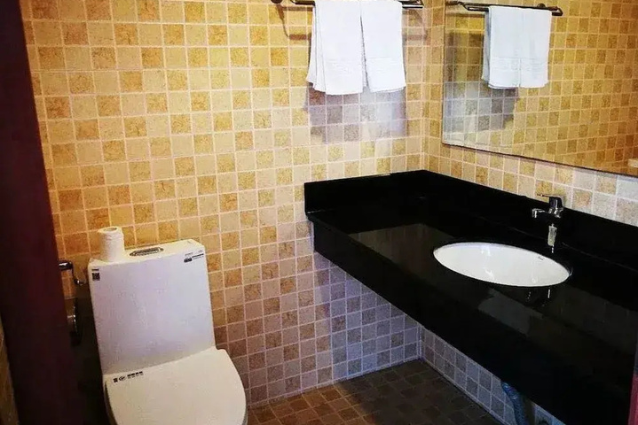 Room 7 of 9