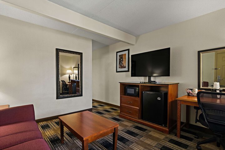 1 King Bed Microwave and Refrigerator WiFi Continental Breakfast (1 of 26)