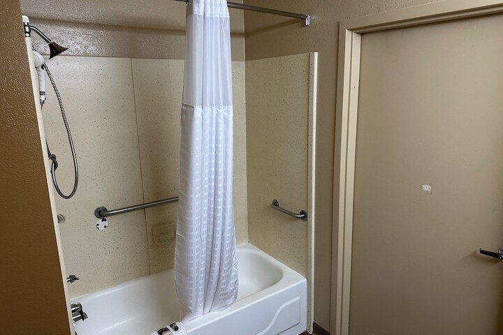 Deluxe 2 Queen Beds (5 of 10)