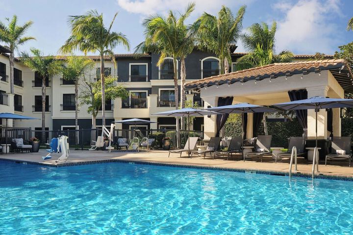 Hotel with Pool