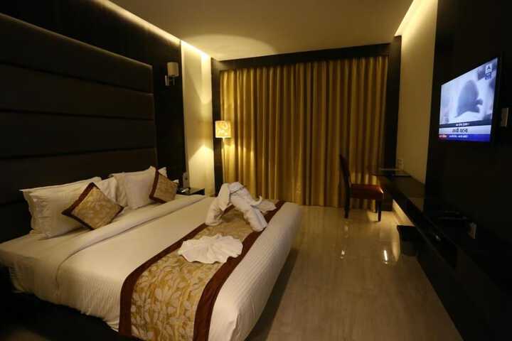 Room 13 of 22