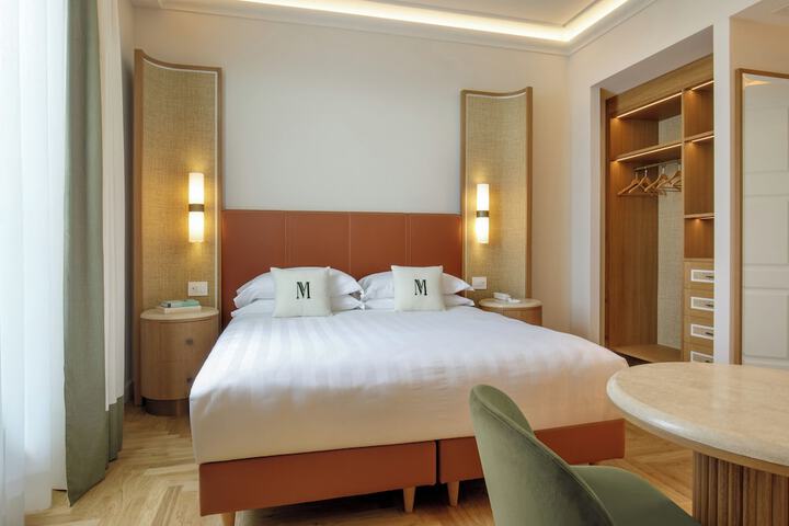 Room 18 of 42