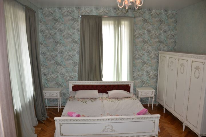 Room 5 of 28