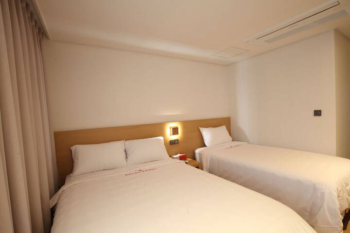 Room 14 of 60