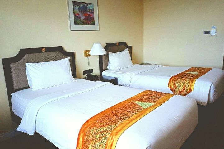 Room 9 of 20
