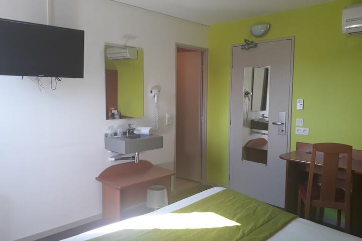 Room 13 of 39