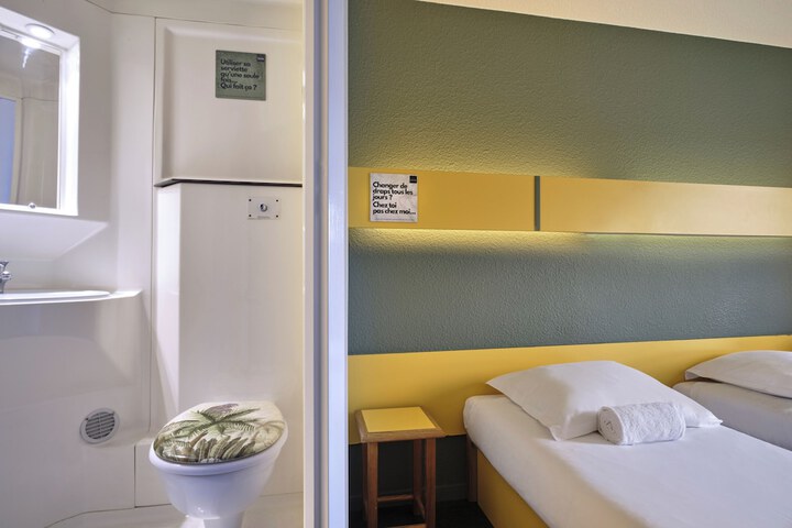 Room 16 of 30