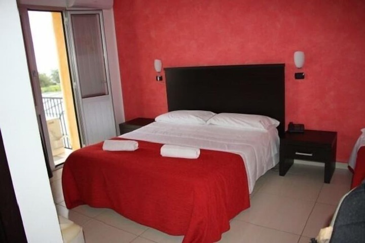Room 9 of 26