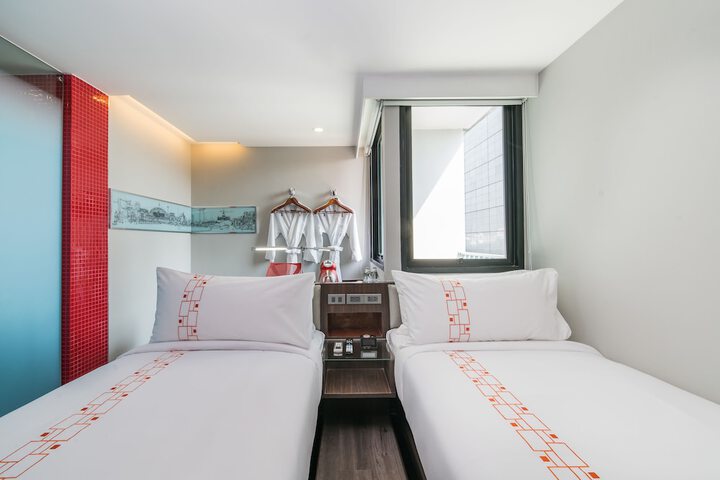 Room 14 of 64