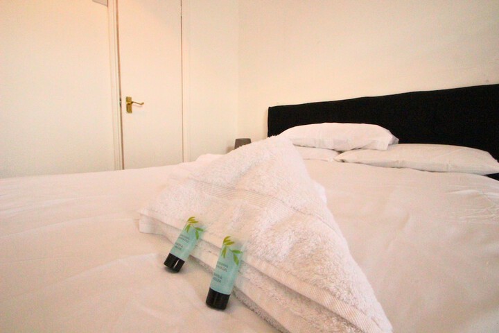 Room 4 of 17