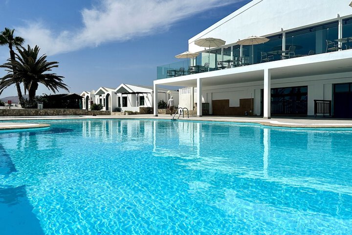 Hotel Pool