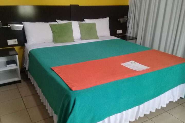 Room 3 of 33