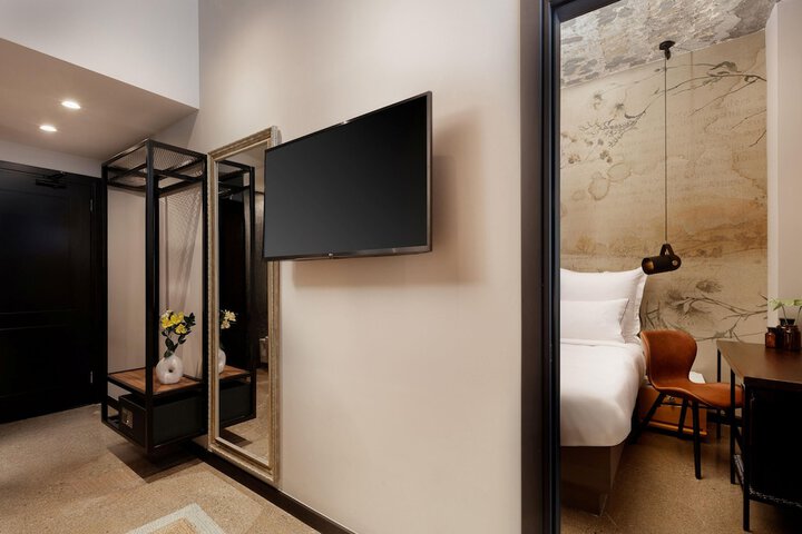 Room 22 of 63