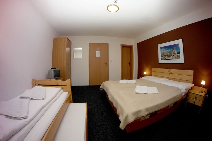 Room 9 of 12