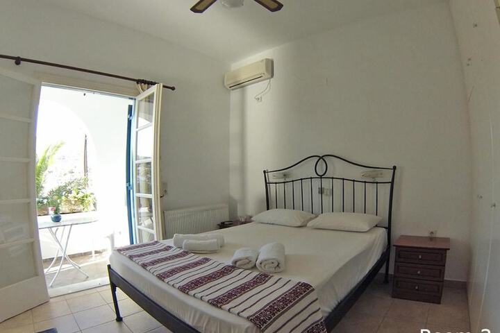 Room 9 of 15