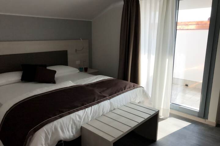 Room 6 of 73