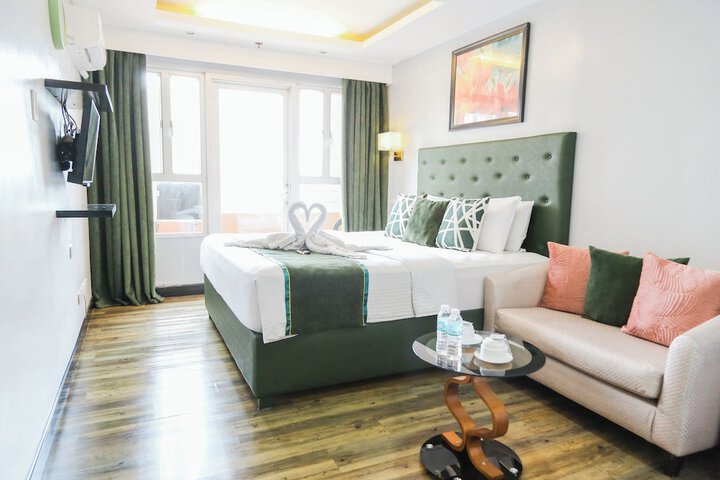 Pacific Bay Grand Suites