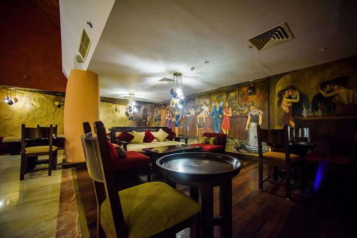 Lounge 54 of 68