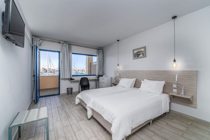 Room 7 of 25