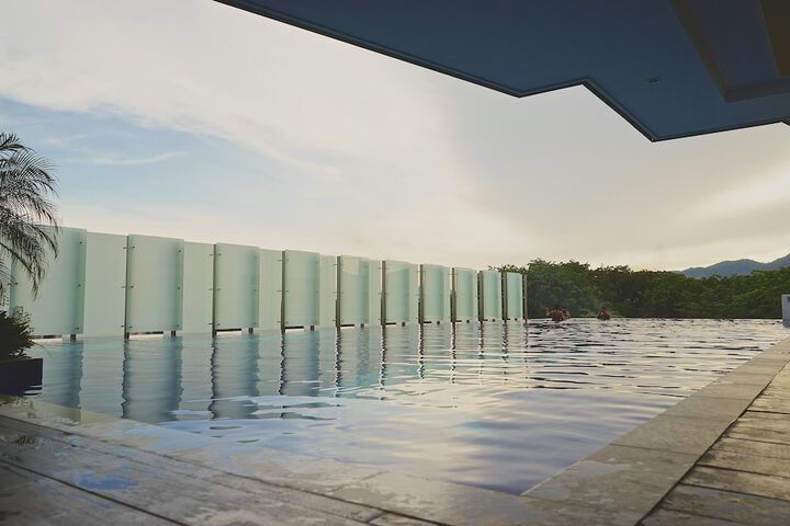 Hotel Pool
