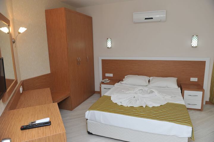 Room 7 of 33
