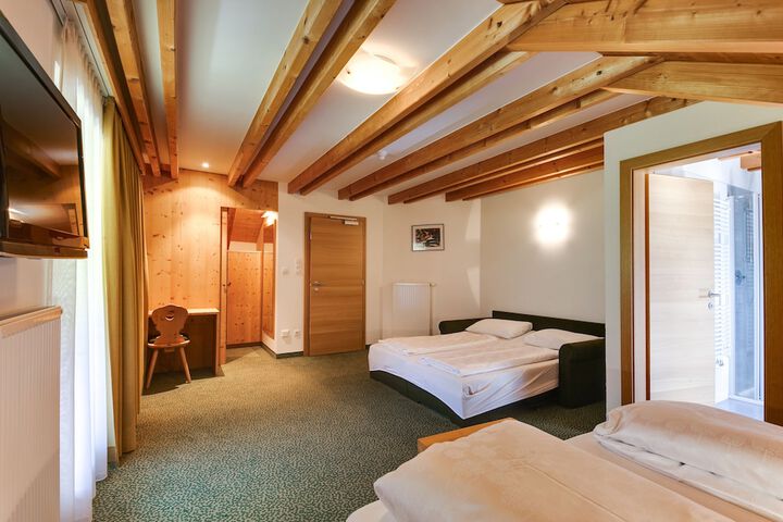 Room 17 of 70