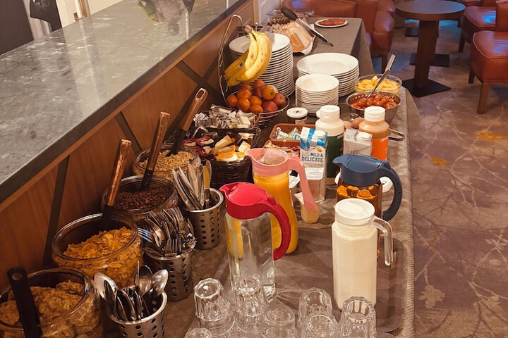 Dining 34 of 48