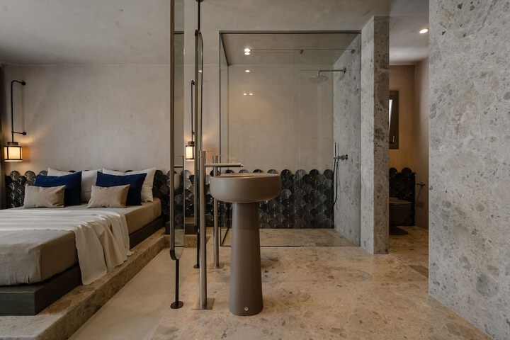 Room 5 of 79