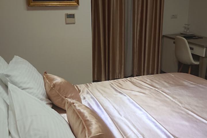 Room 17 of 37