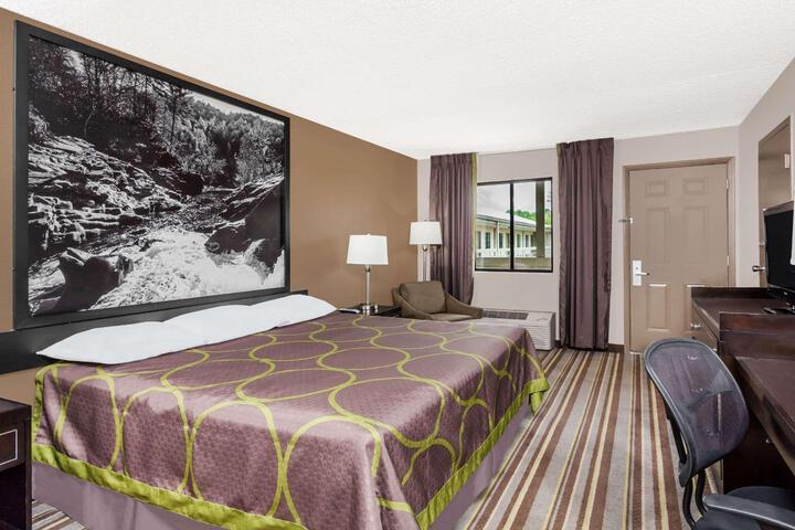1 King Bed (4 of 11)