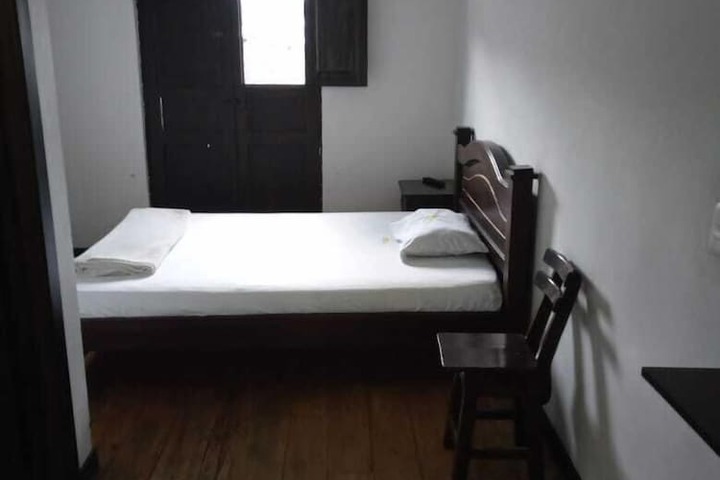 Room 5 of 11