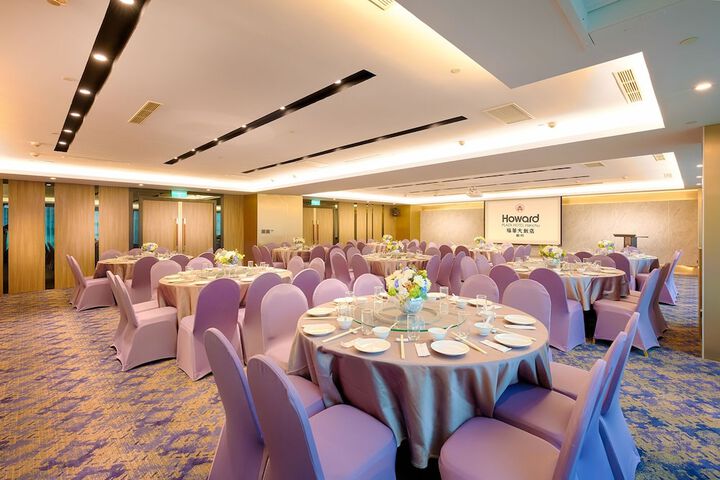Ballroom/Hall 90 of 100